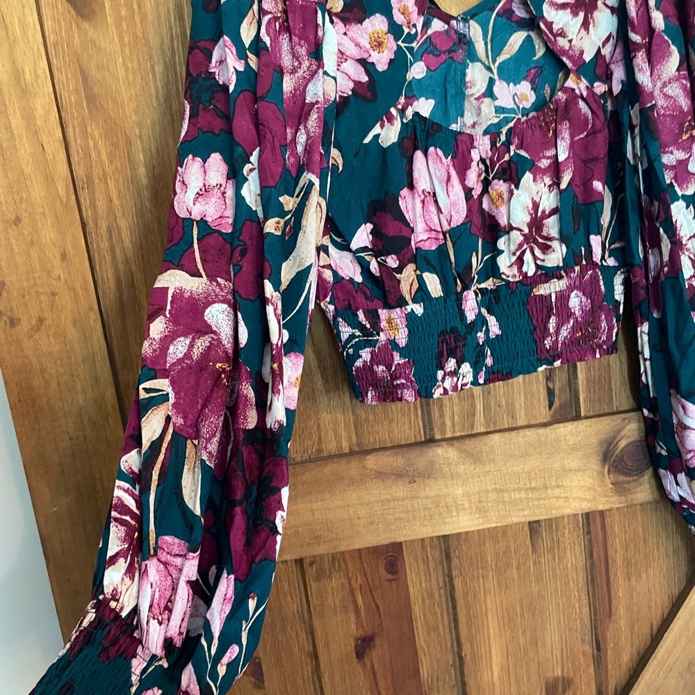 Band of the Free Aimee Pine Floral Long Sleeve Crop Top - Picture 4 of 4
